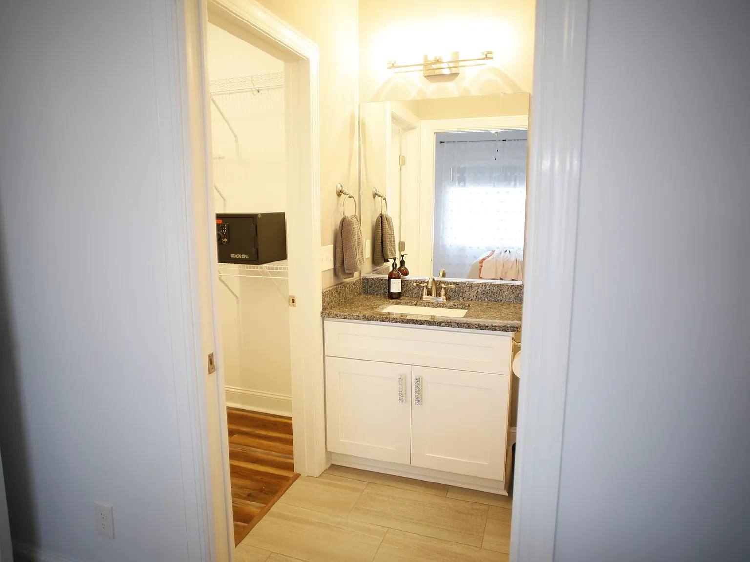3 bed, 2.0 bath, 1350 sqft, $2,000 — Photo 4