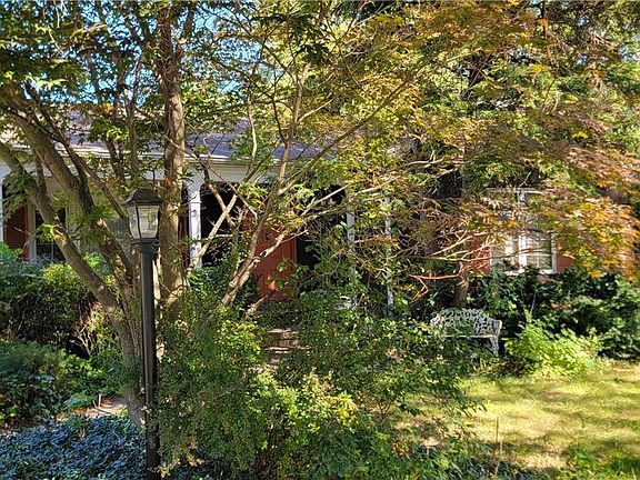 2nd image of 906 Oneida St