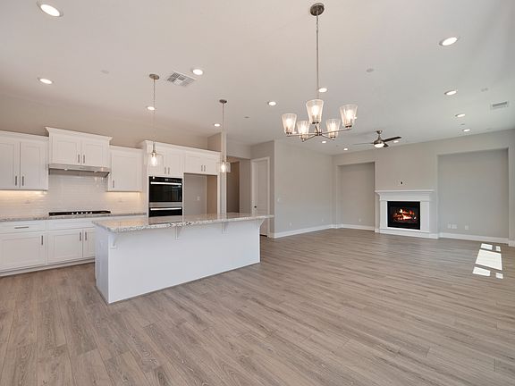 4th image of 1096 Wadsworth Dr
