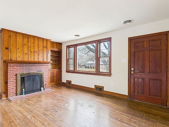 4th image of 637 Woodhaven Dr