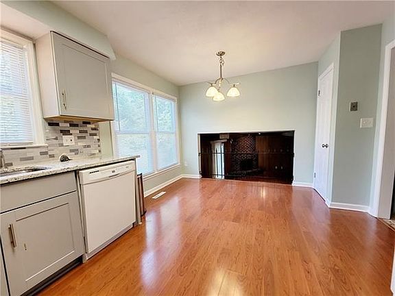 3rd image of 8300 W 98th St