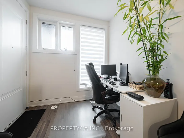 1776 A Lawrence Ave W #1 — Photo 2