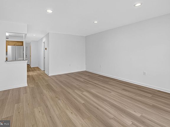 5th image of 7400 Lakeview Dr #N203