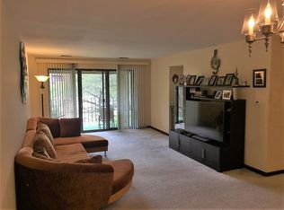 50 Old Oak Dr APT 214, Buffalo Grove, IL 60089