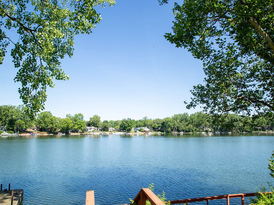 2nd image of 5162 Boardwalk Pl