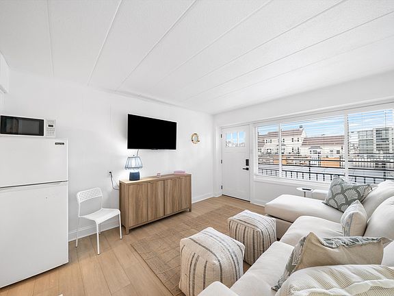 4th image of 2101 Surf Ave #207
