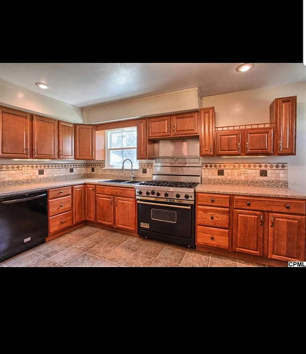 3 bed, 1.5 bath, 1224 sqft, $1,550 — Photo 3