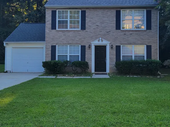 8170 Autumn Green Dr, Fairburn, GA 30213