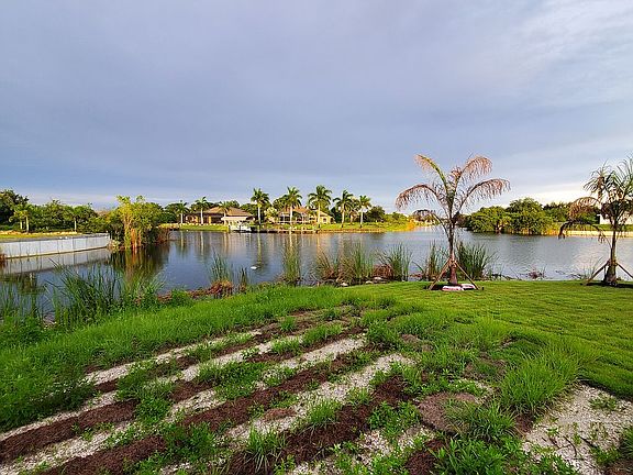 3rd image of 13284 Amaryllis Cir