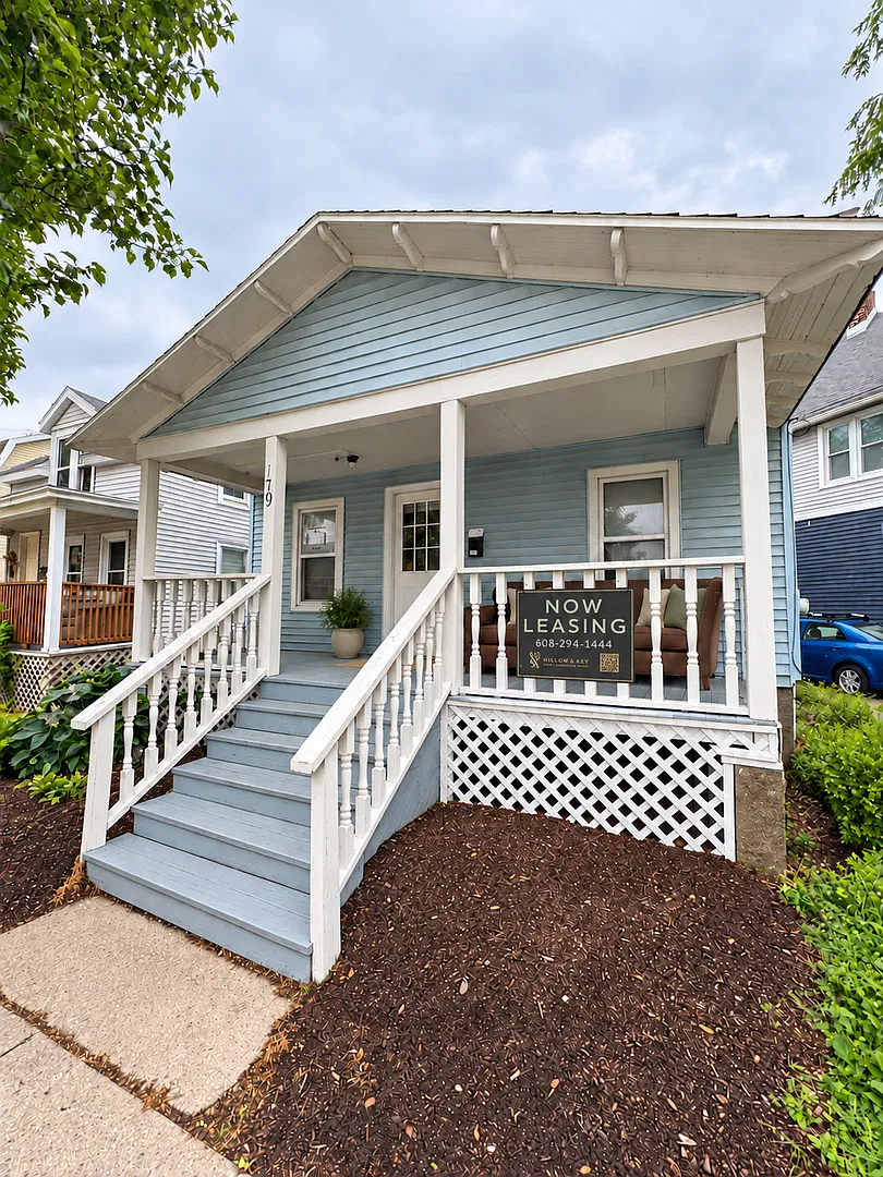 119 N Bedford St — Photo 1