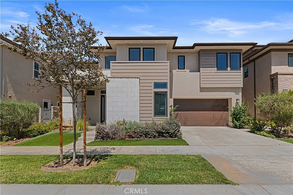 5 bed, 3.5 bath, 3207 sqft, $9,000 — Photo 1