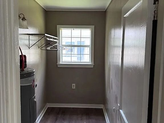 4th image of 323 Kelly St