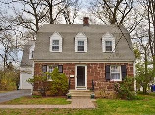 30 Wiltshire Ln, West Hartford, CT 06117