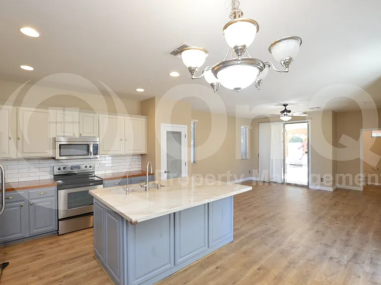 4249 E Santa Fe Ln — Photo 5