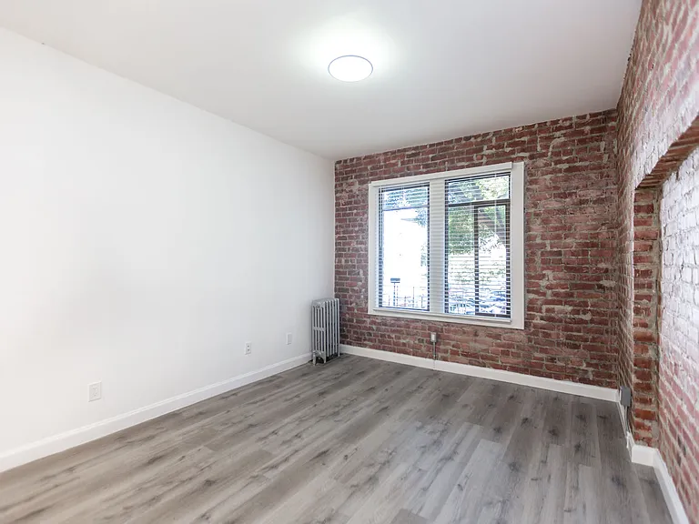 1240 Bush — Photo 12