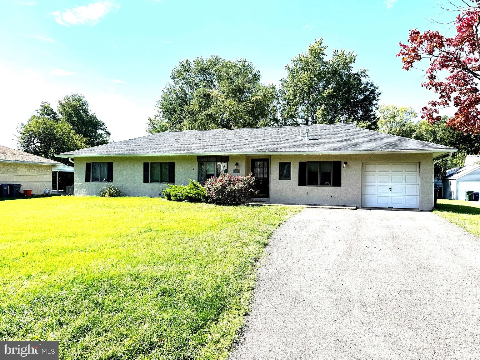 3 bed, 1.5 bath, 1345 sqft, $3,500 — Photo 1