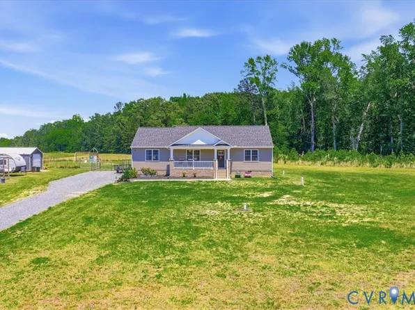 11050 County Dr, Disputanta, VA 23842