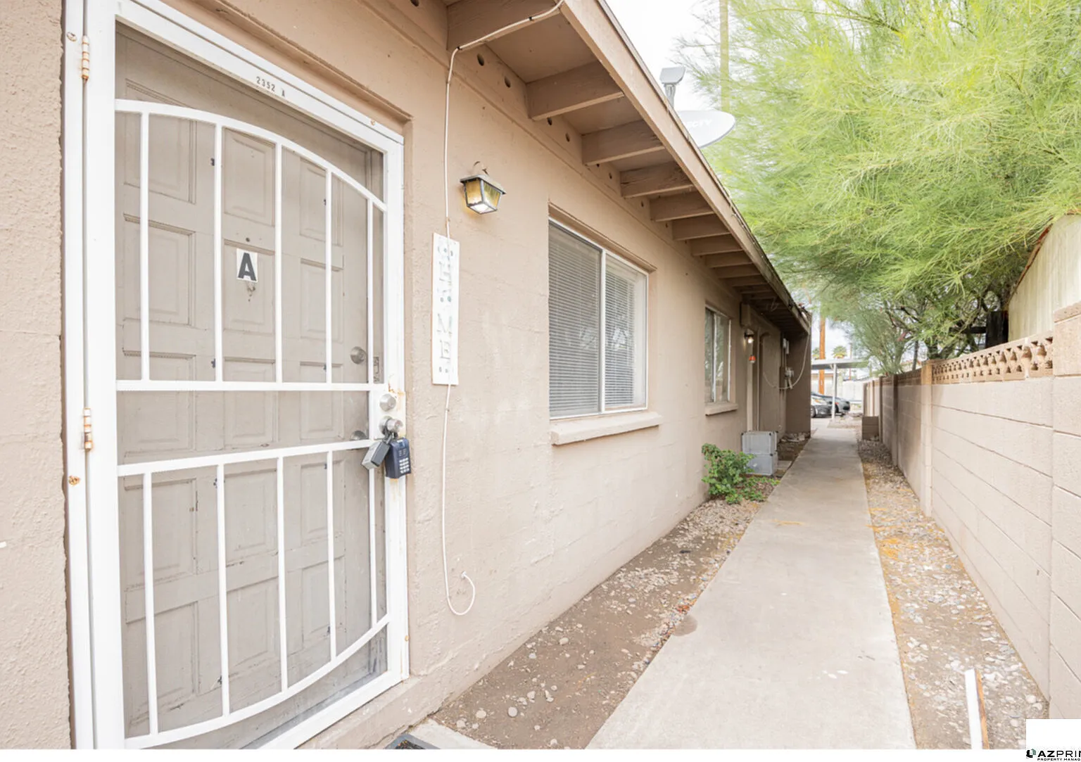 2 bed, 1.0 bath, 736 sqft, $995 — Photo 1