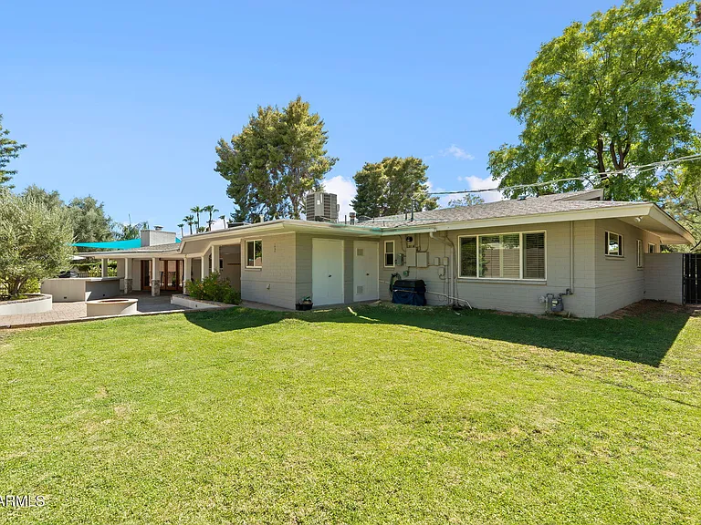 2054 E Rancho Dr — Photo 4