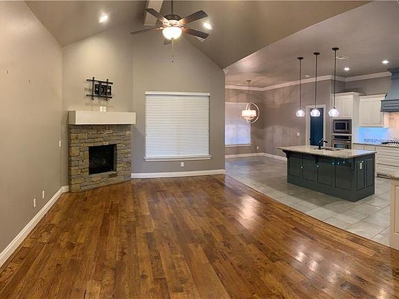 4th image of 4632 Spectacular Bid Ave