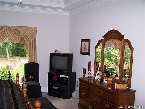 2nd image of 185 Hunters Hill Dr