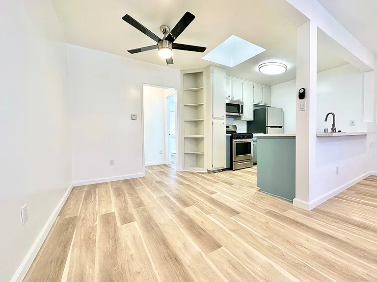 10707 Landale St — Photo 16