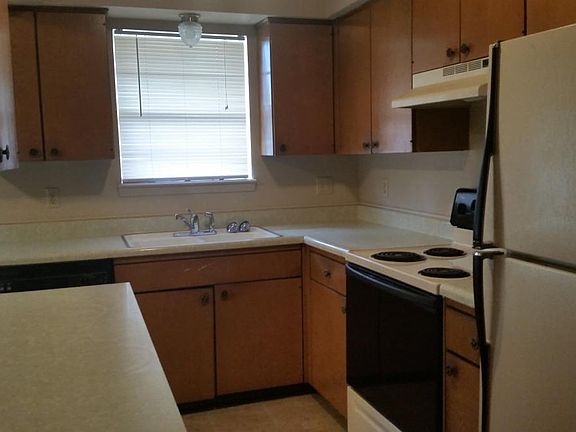 4th image of 103 Parkview Cir APT A