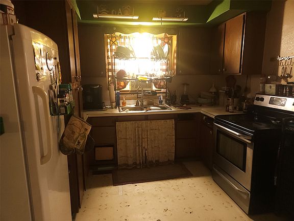 2nd image of 106 7th Ave W