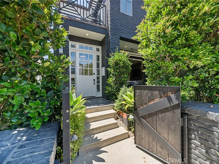 2037 E Ocean Blvd — Photo 40