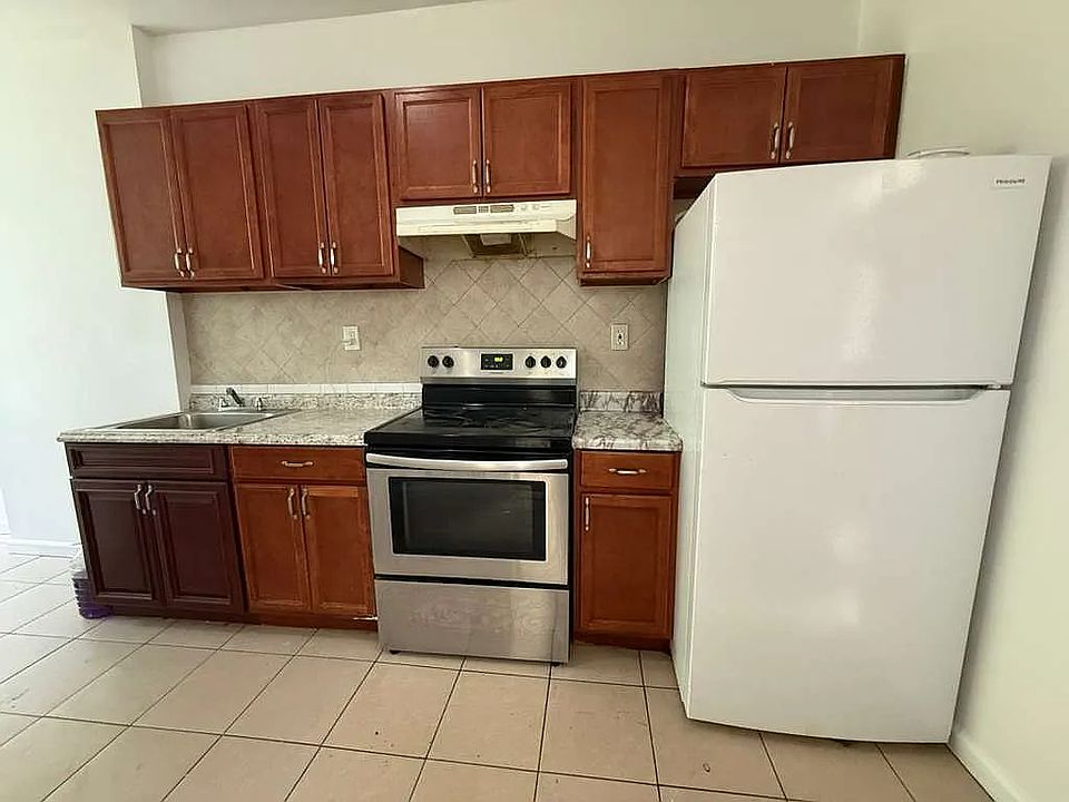 1st image of 448 Wyona St #3R