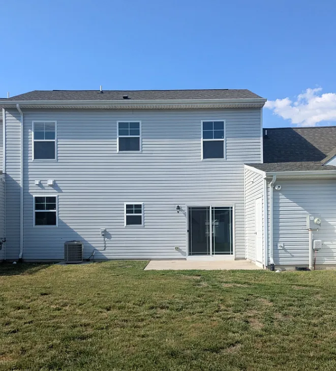 3 bed, 2.5 bath, 1350 sqft, $1,999 — Photo 3