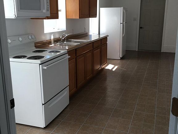 3rd image of 109 Hemlock Ct