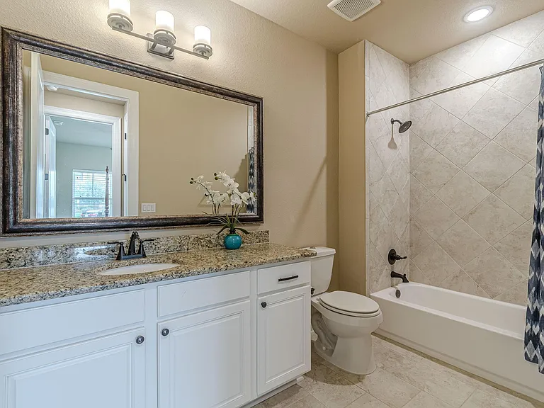 115 Laughing Pear Cv — Photo 31
