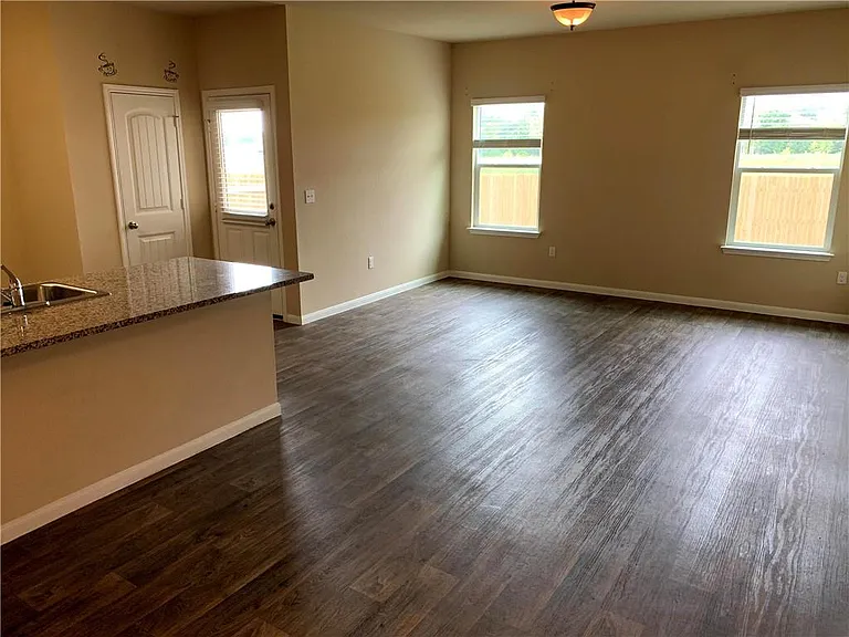 160 Cherry Blossom Dr — Photo 5