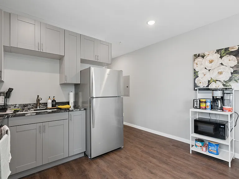 2432 Chicago Ave #401 — Photo 8