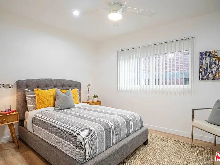 6244 De Longpre Ave #14 — Photo 19