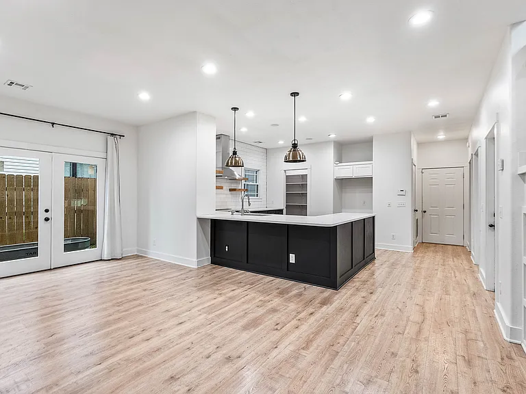 917 NE Arleta Gdns — Photo 6