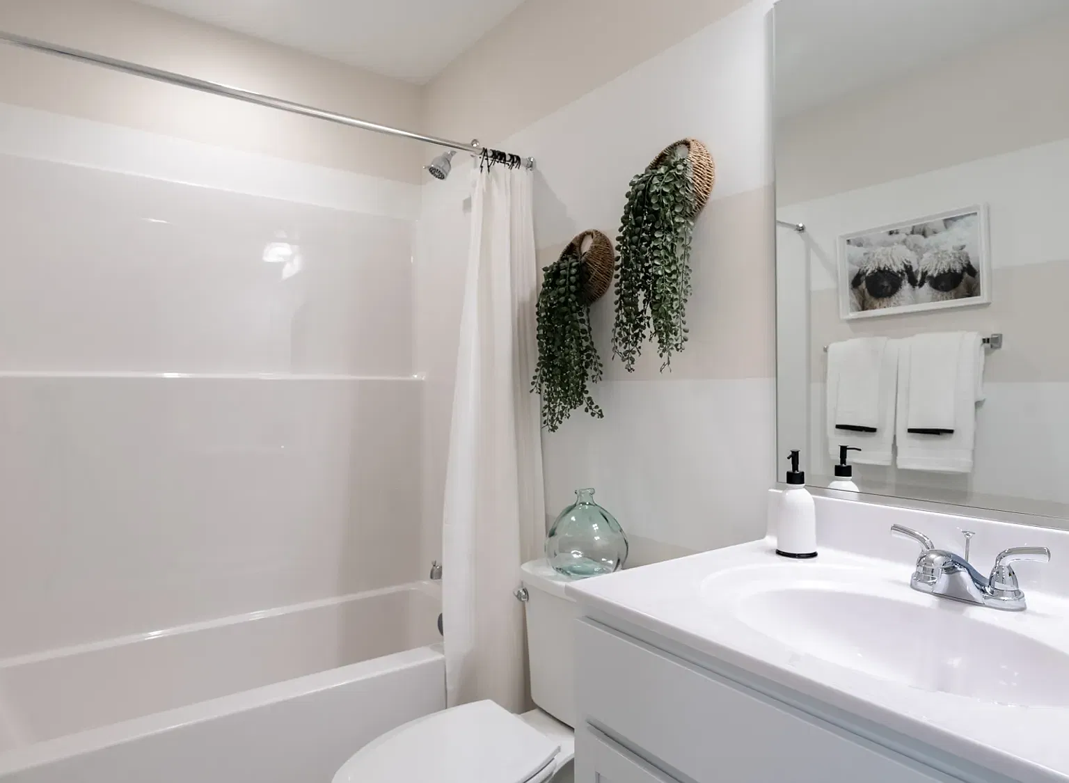 3 bed, 2.5 bath, 1525 sqft, $2,599 — Photo 1