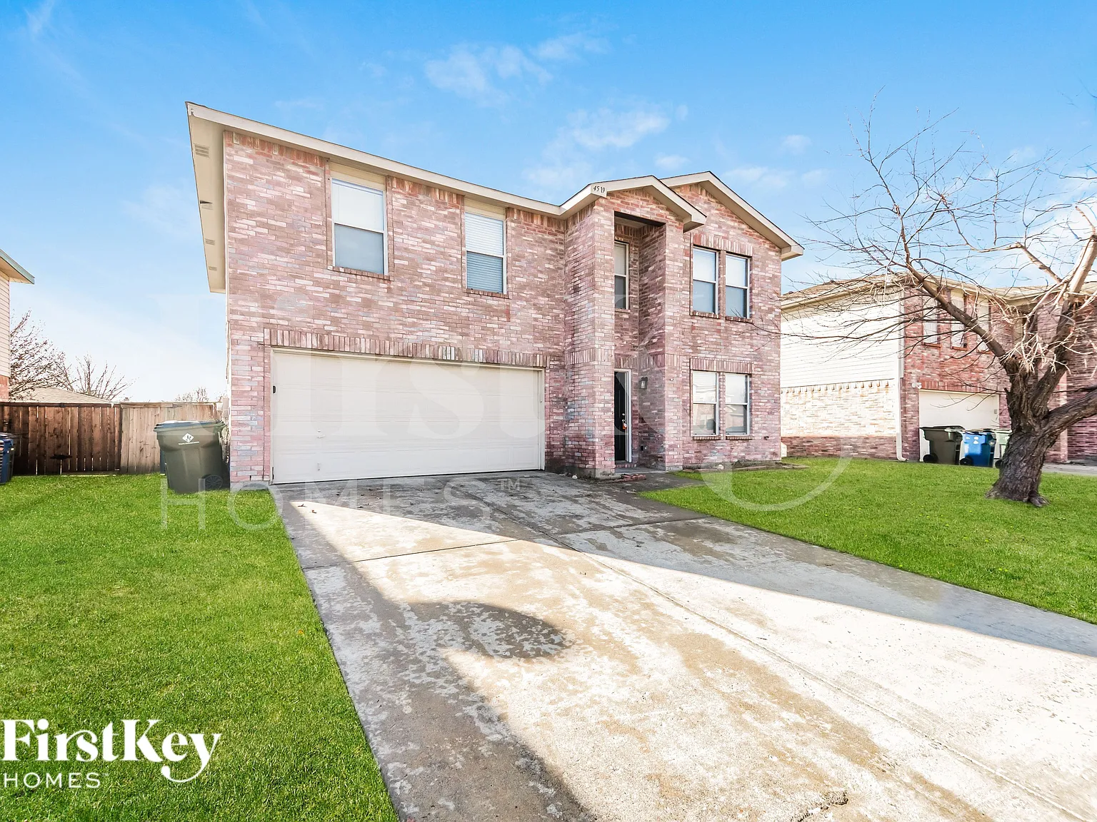 3 bed, 2.5 bath, 2306 sqft, $2,205 — Photo 2