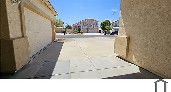 5 bed, 2076 sqft, $3,150 — Photo 4