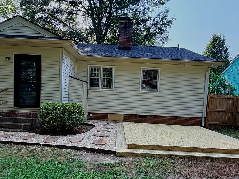 2418 Acadia St — Photo 3