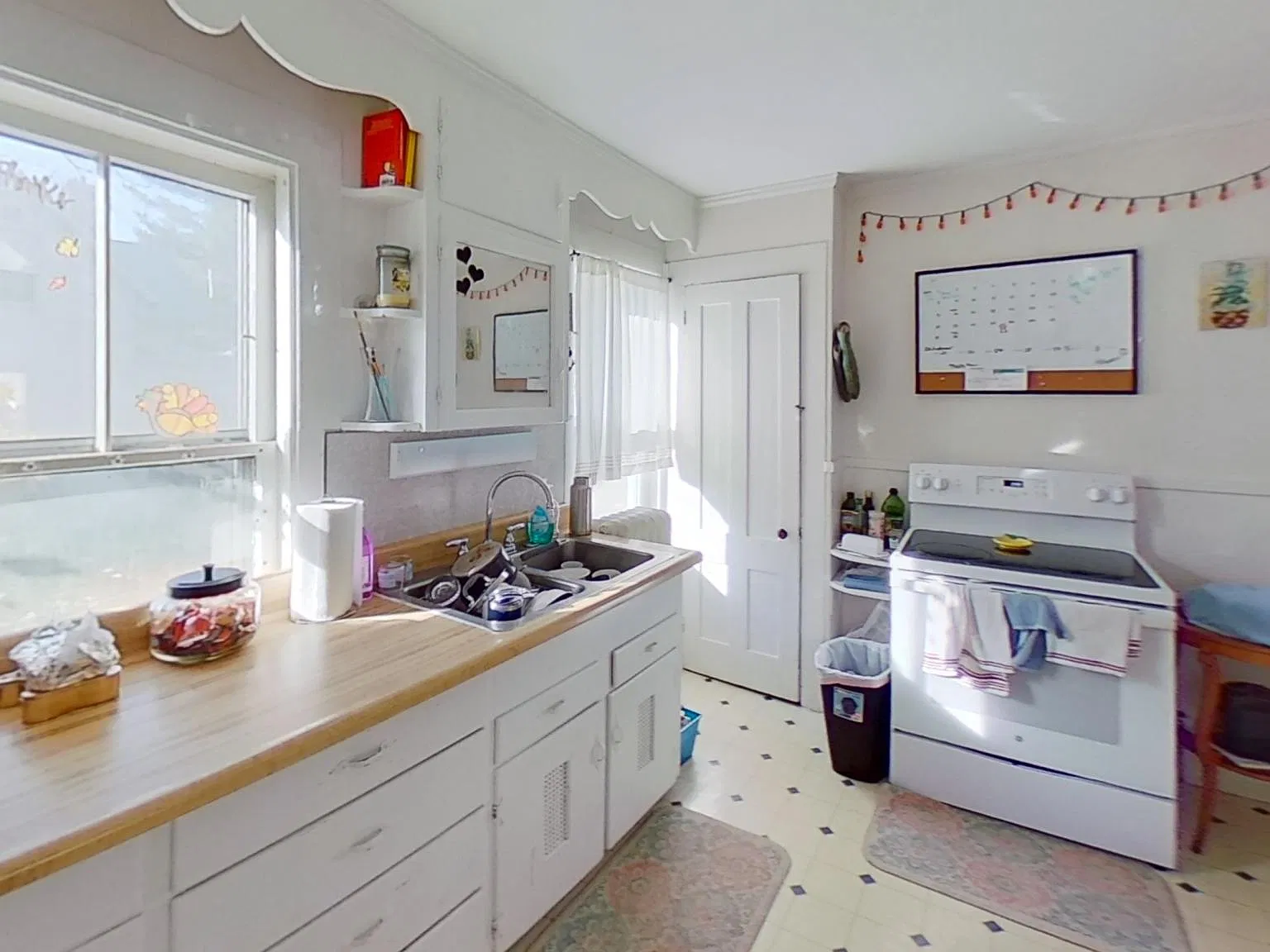 3 bed, 1.5 bath, $4,500 — Photo 2