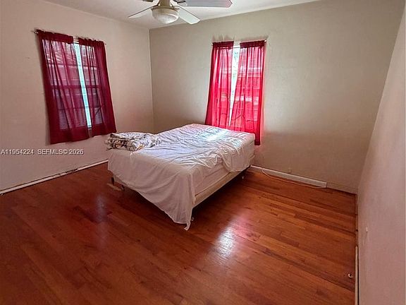 5th image of 501 SW 11th Ct
