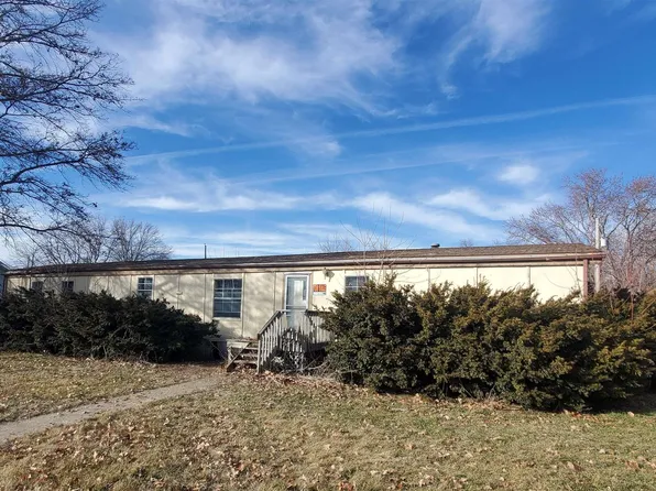 107 2nd St, Elliott, IA 51532