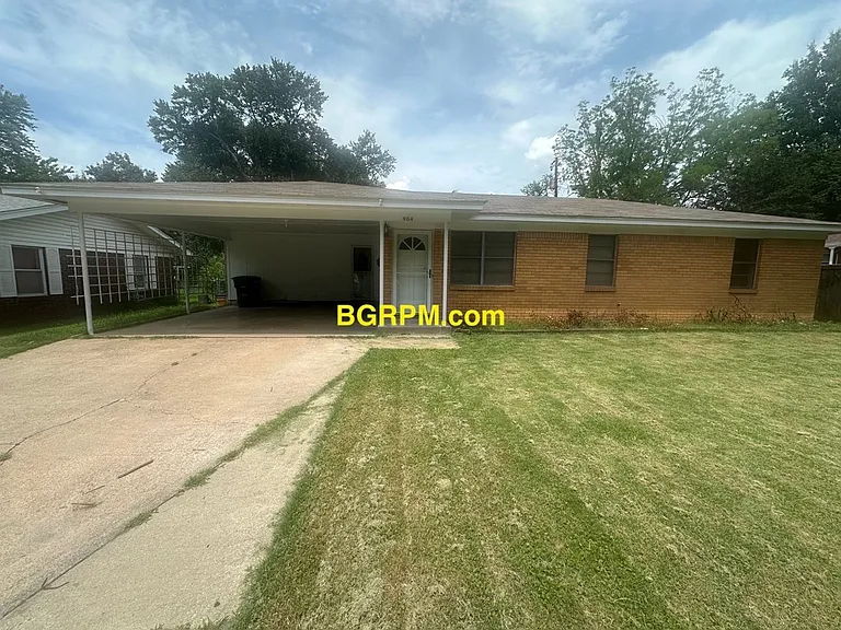 904 Brewer St — Photo 1