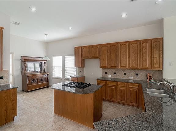 5th image of 4909 Newbridge Dr
