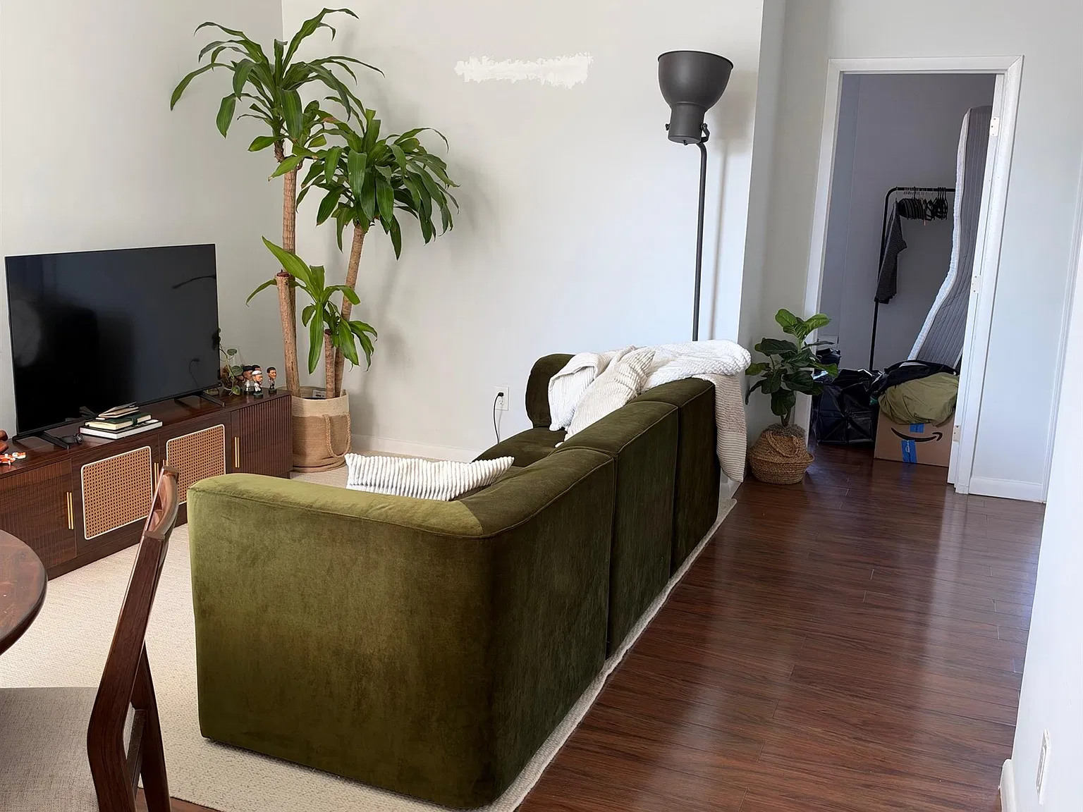 2 bed, 1.0 bath, 800 sqft, $2,475 — Photo 3