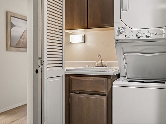 5th image of 301 N Front St #506
