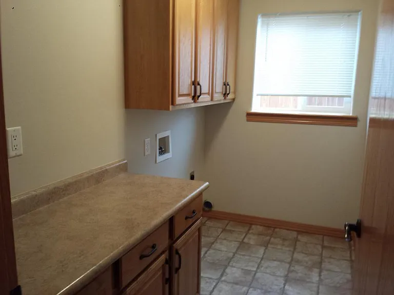 1011 SW Princeton Pl — Photo 8