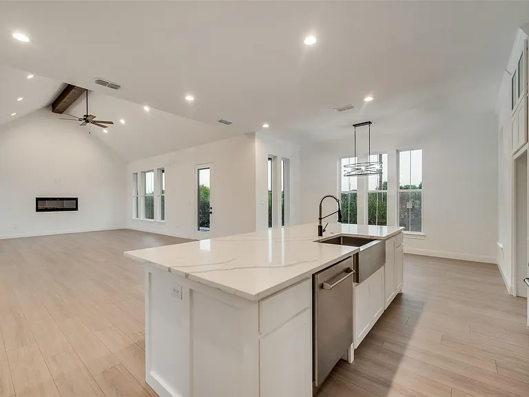 1203 Chapel Dr — Photo 13